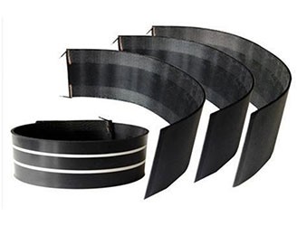 電熱熔套是在PE板材上經二次加工復合特種電熱網而成的，通過電熱熔與夾克管相連接的一種連接管件。由于采用了特種電熱絲網，結合部位的熔化效果相當理想，其連接強度和密封效果非常好。性能特點：連接強度高、密封